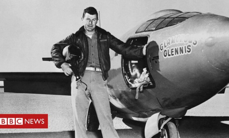 Chuck Yeager: First pilot to fly supersonic dies aged 97