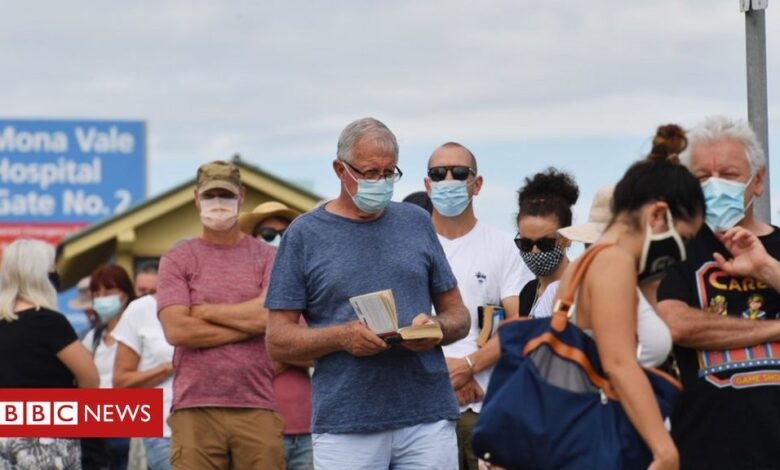 Covid: Sydney residents urged to stay home amid new outbreak