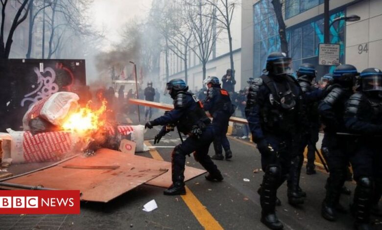 France police security bill: Protests turn violent again