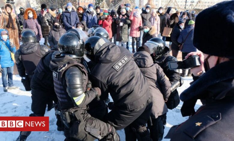 Alexei Navalny: Dozens detained in protests in eastern Russia