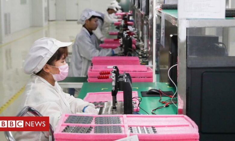 Covid-19: China's economy grows in fourth quarter, bucking global trend