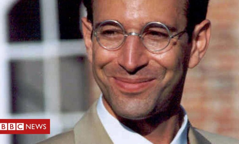 Daniel Pearl: Pakistan court acquits men accused of murder