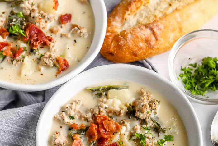 Zuppa Toscana in two bowls with bread on the side