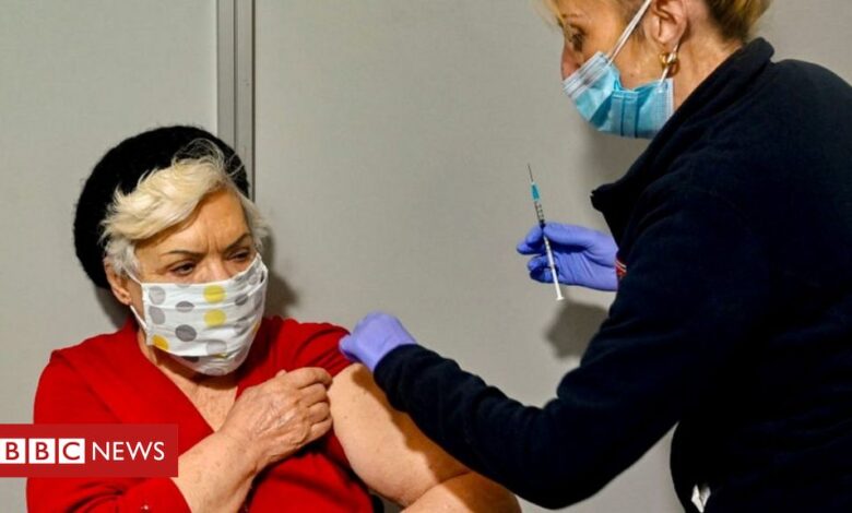 Coronavirus: EU urged to adopt joint 'vaccine certificates'