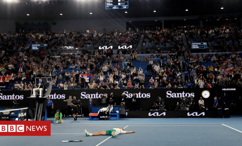 Covid: Australian Open fans criticised for 'booing vaccine'