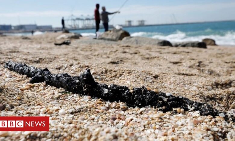 Israel pollution: Tar globs disfigure coast after oil spill