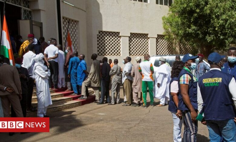 Seven Niger election officials killed by land mine on poll day
