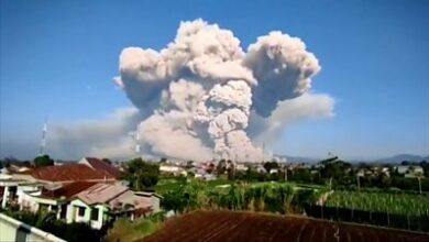 Photo of Timelapse shows Indonesia’s Mount Sinabung erupting